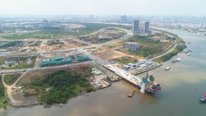 Cận cảnh cầu dây văng hình Rồng giữa trung tâm TP.HCM sắp hoàn thành