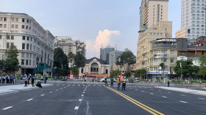 Dỡ rào chắn tuyến metro số 1, đường Lê Lợi thông thoáng khác lạ
