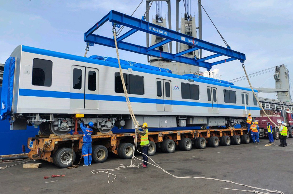 Metro Số 1 đón thêm hai đoàn tàu