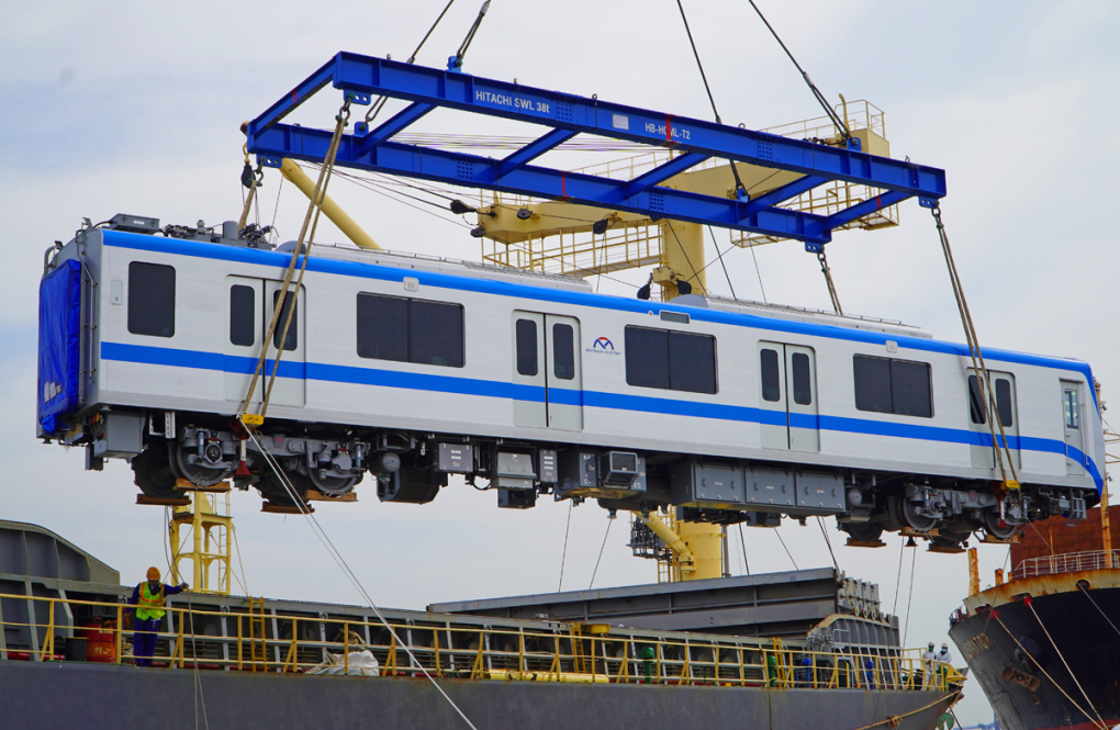 6 toa tàu Metro Số 1 cập cảng TP HCM