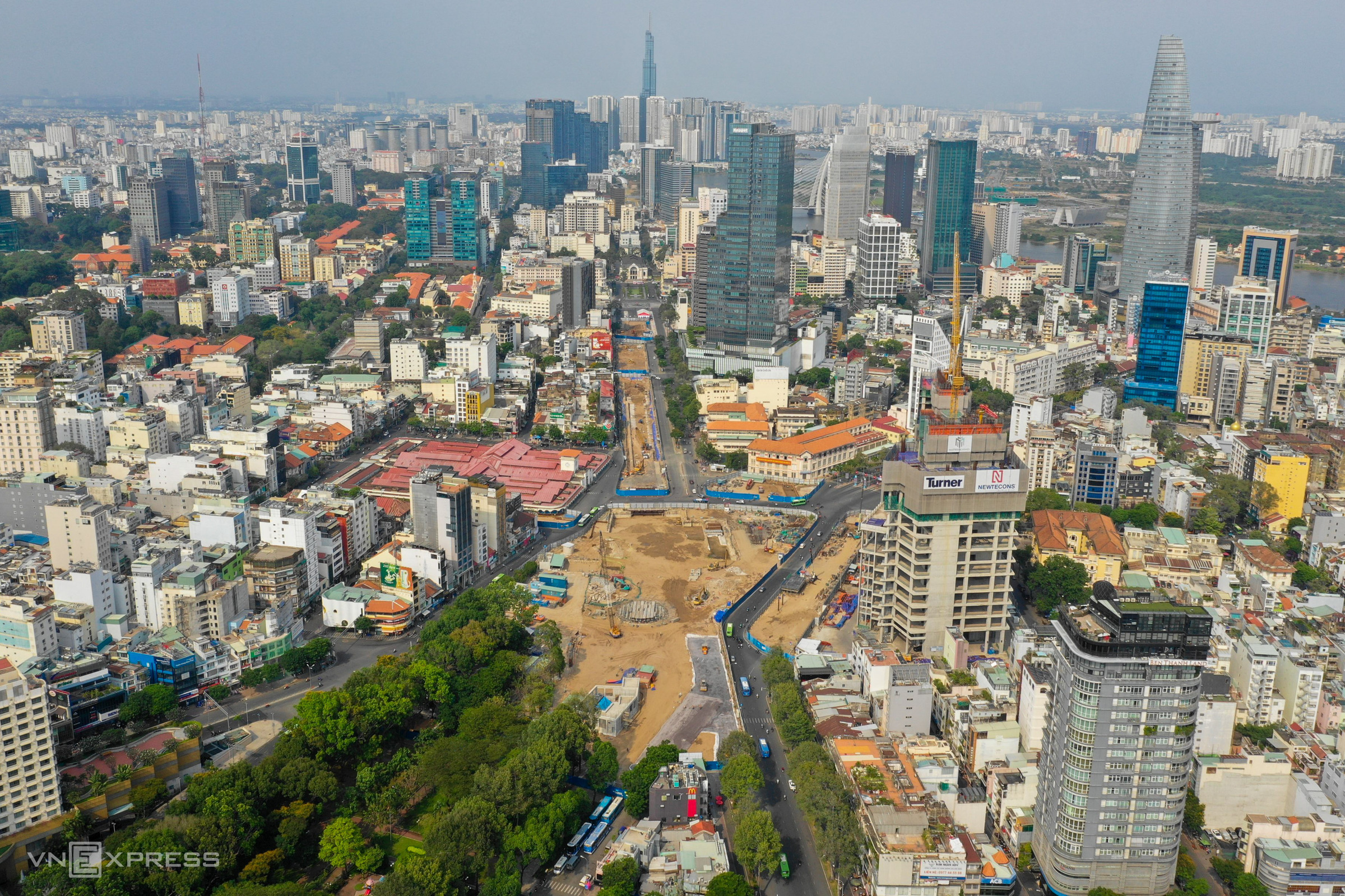 Công trường metro tái lập mặt đường trung tâm TP HCM